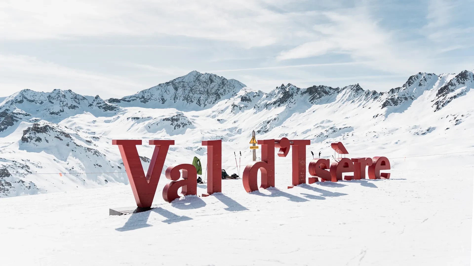 Val d'Isère enneigée avec montagnes, Hôtel à Val d’Isère avec piscine, La Mourra.
